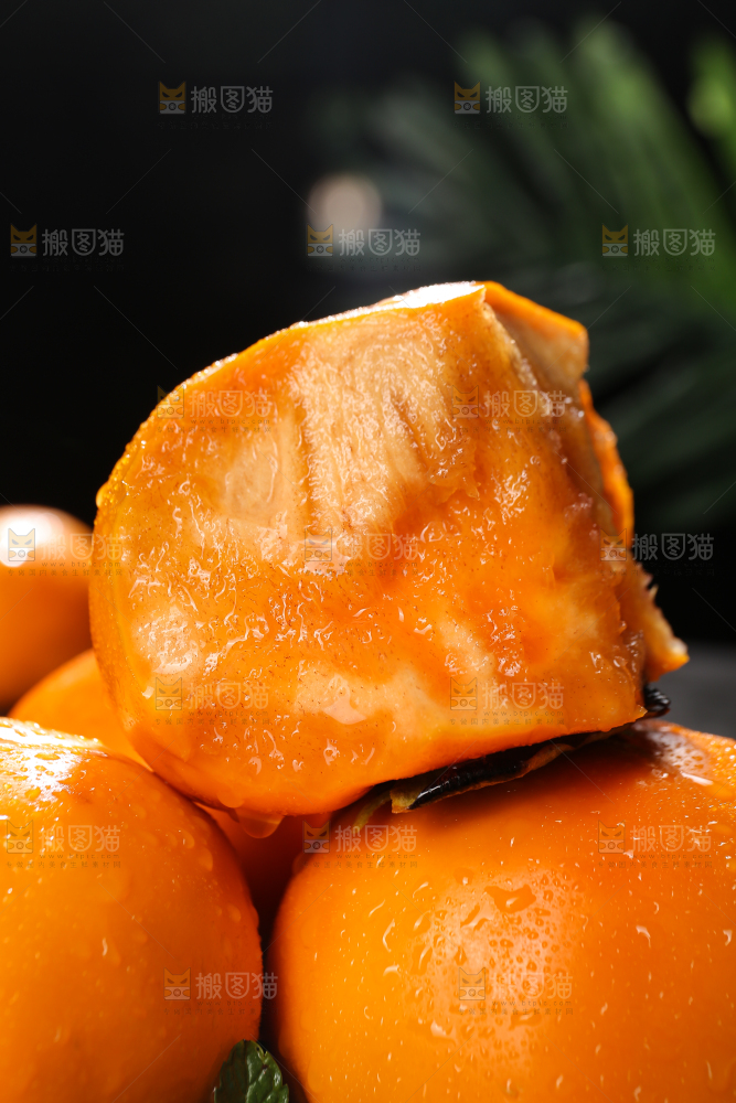 深底上的巧克力脆柿