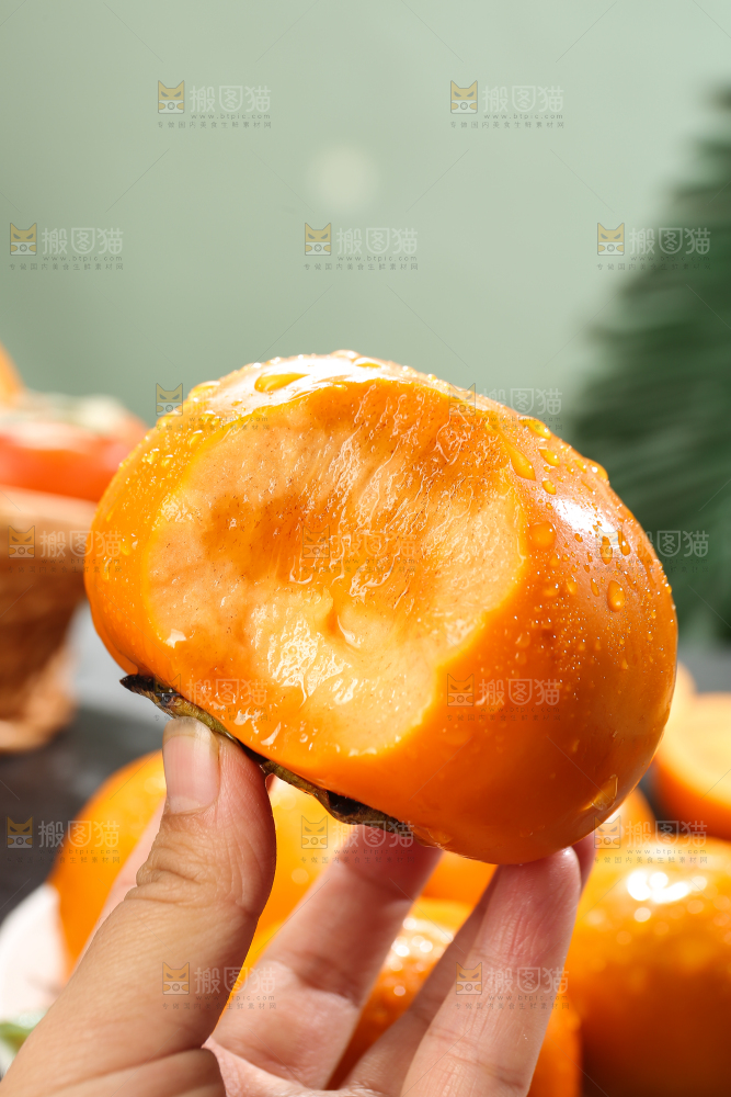 深底上的巧克力脆柿