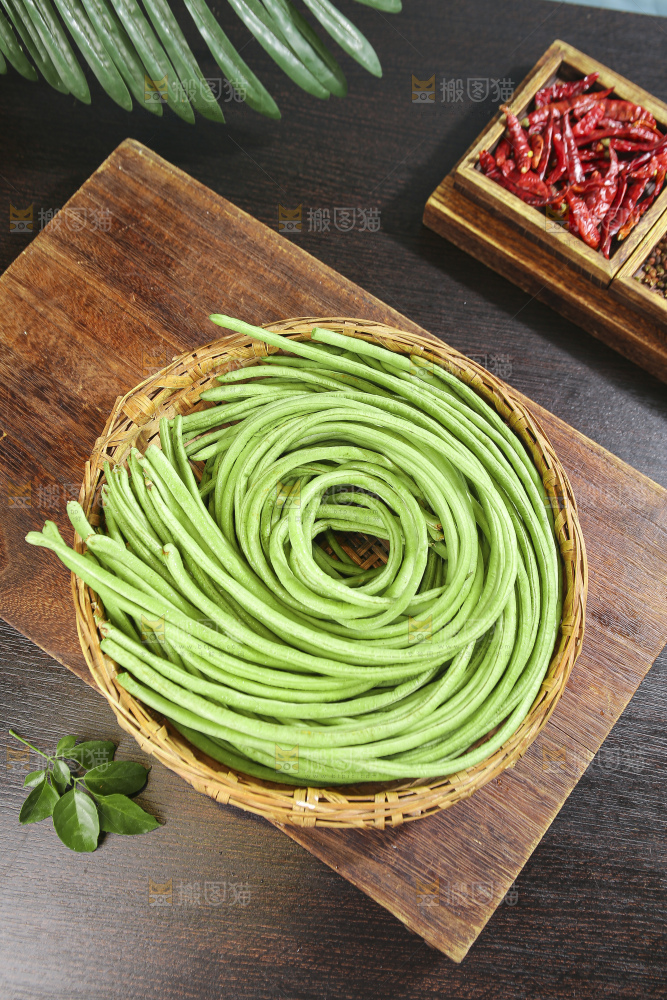 木底上的长豆角