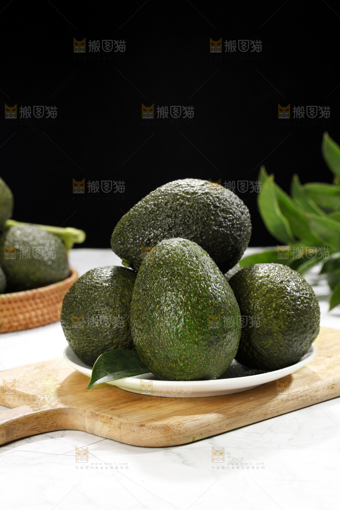 浅底上的牛油果