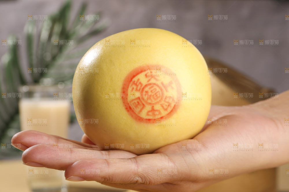 浅底上的玉米馒头