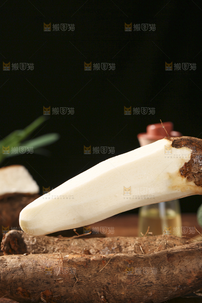 深底上放着灵芝山药