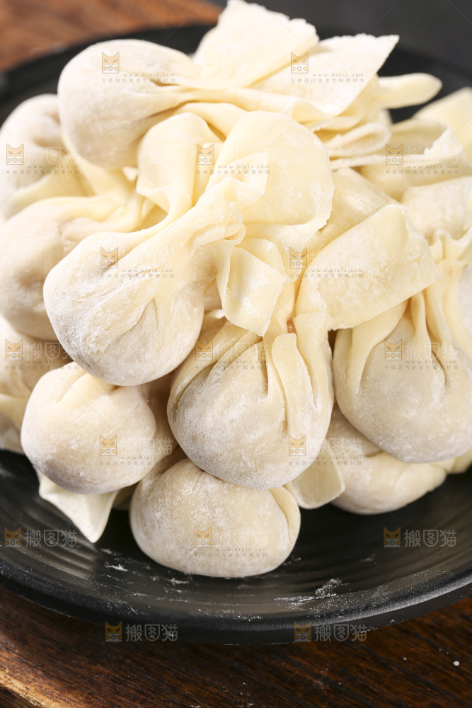 深底上的小金鱼馄饨