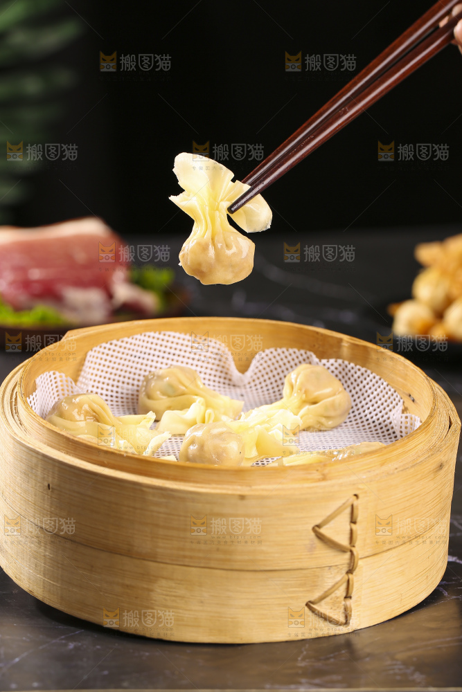 深底上的小金鱼馄饨
