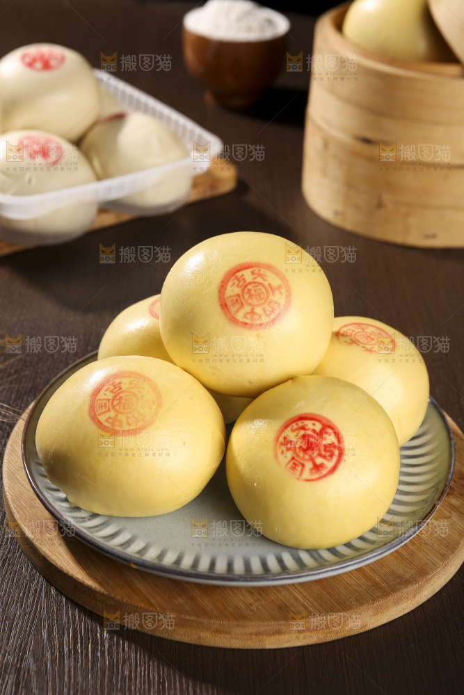深底上的玉米馒头