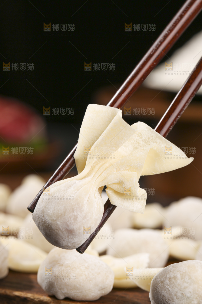深底上的小金鱼馄饨