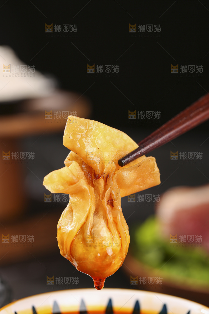 深底上的小金鱼馄饨