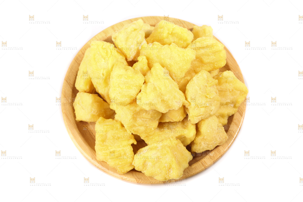 白底上的锅巴土豆