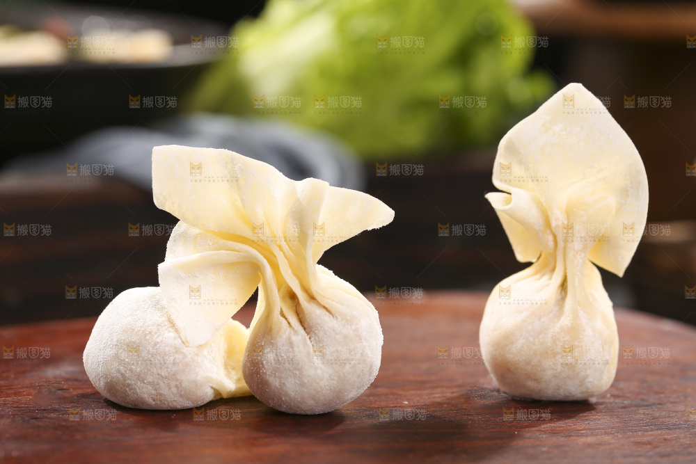 深底上的小金鱼馄饨