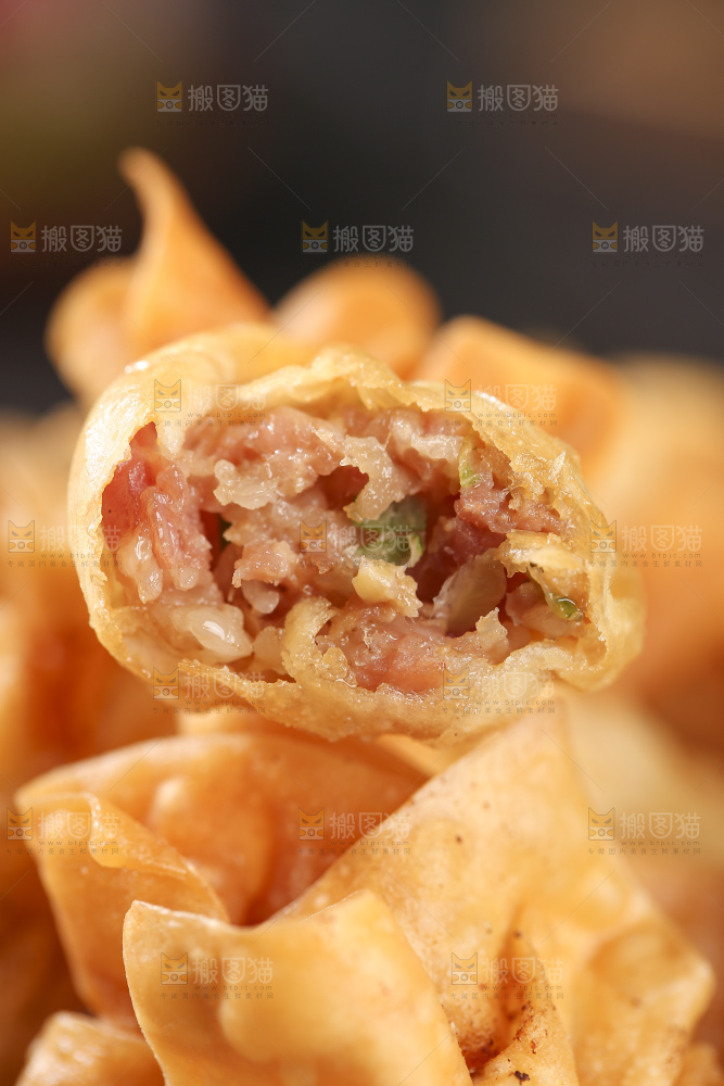 深底上的小金鱼馄饨