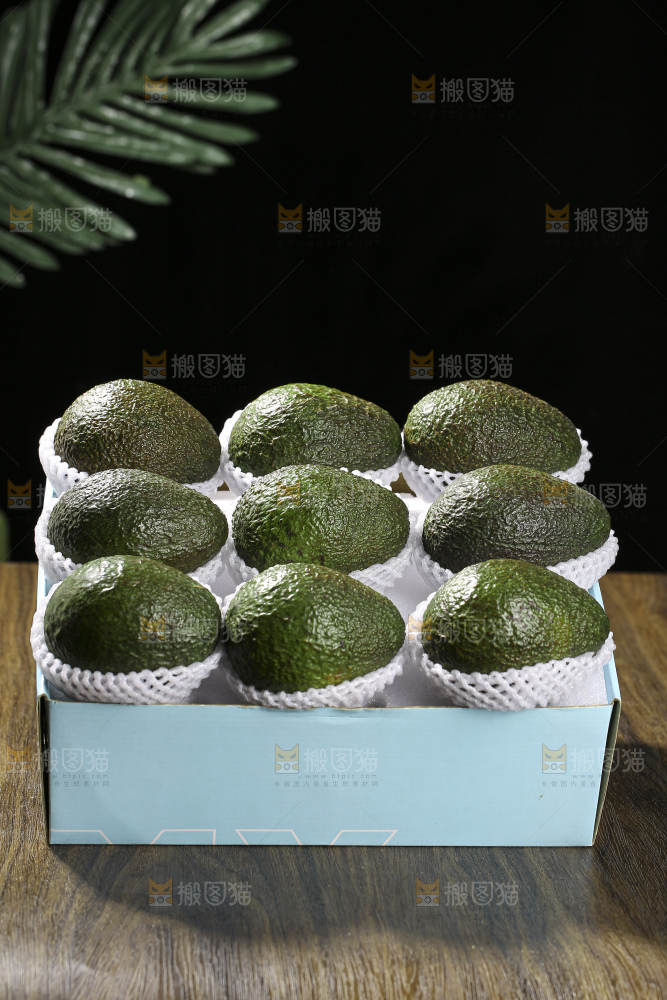 木底上的墨西哥牛油果