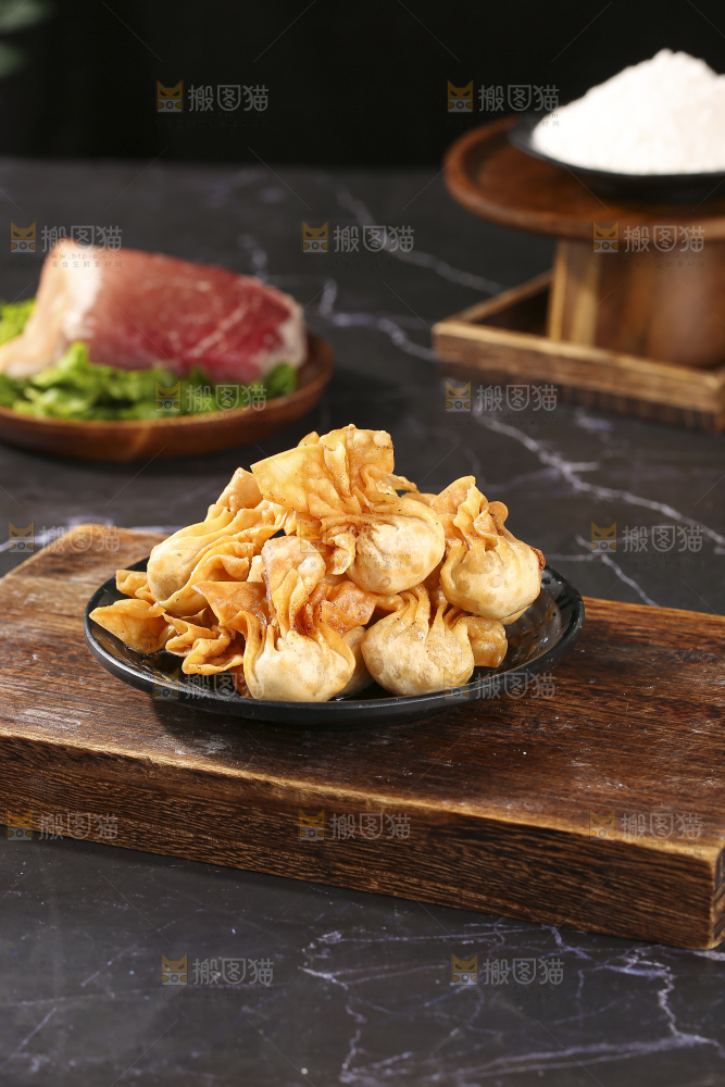 深底上的小金鱼馄饨