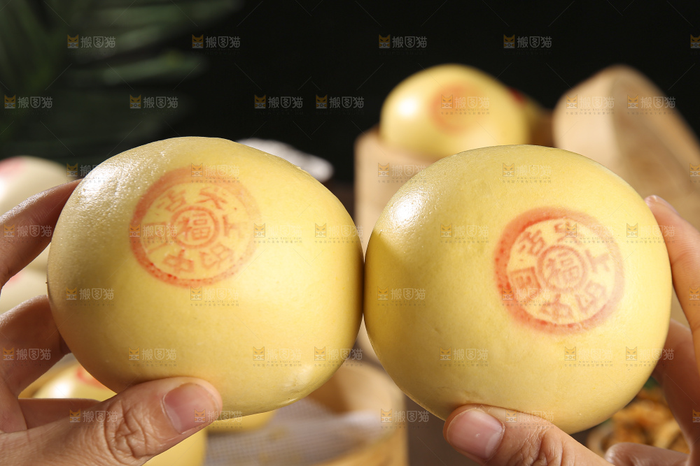 深底上的玉米馒头