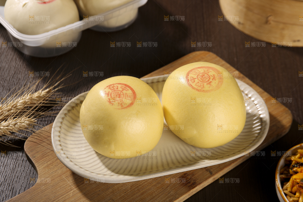 深底上的玉米馒头