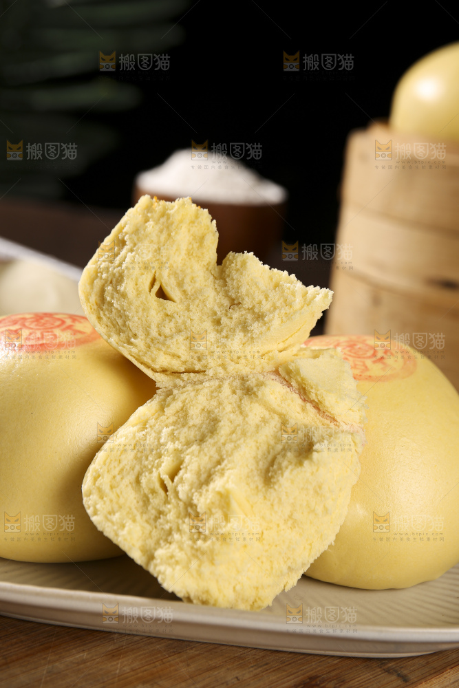 深底上的玉米馒头