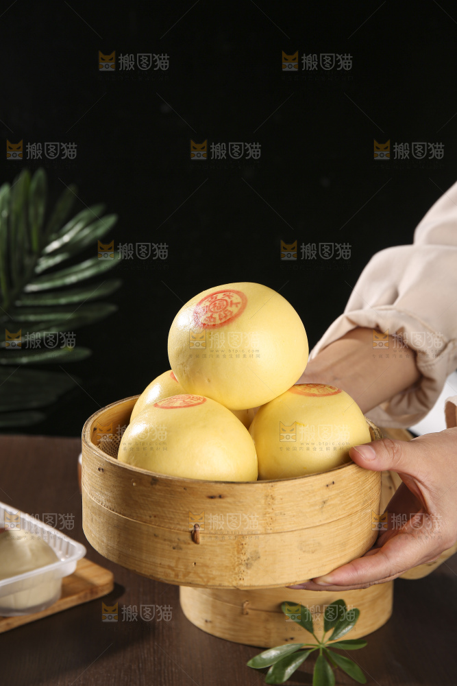 深底上的玉米馒头
