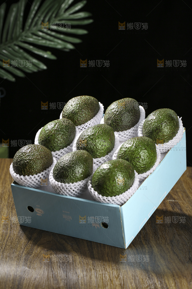 木底上的墨西哥牛油果