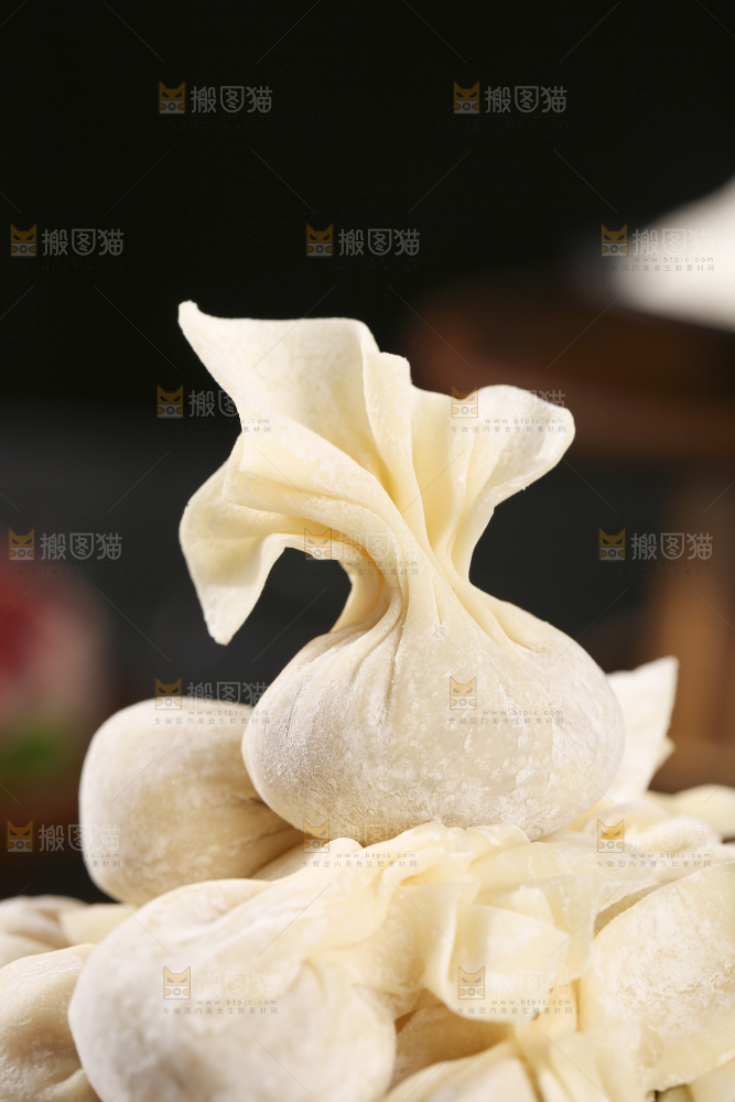 深底上的小金鱼馄饨