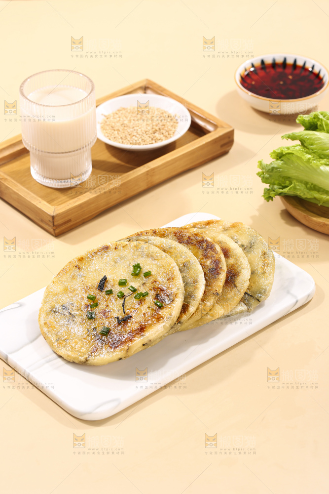 浅底上的梅干菜饼