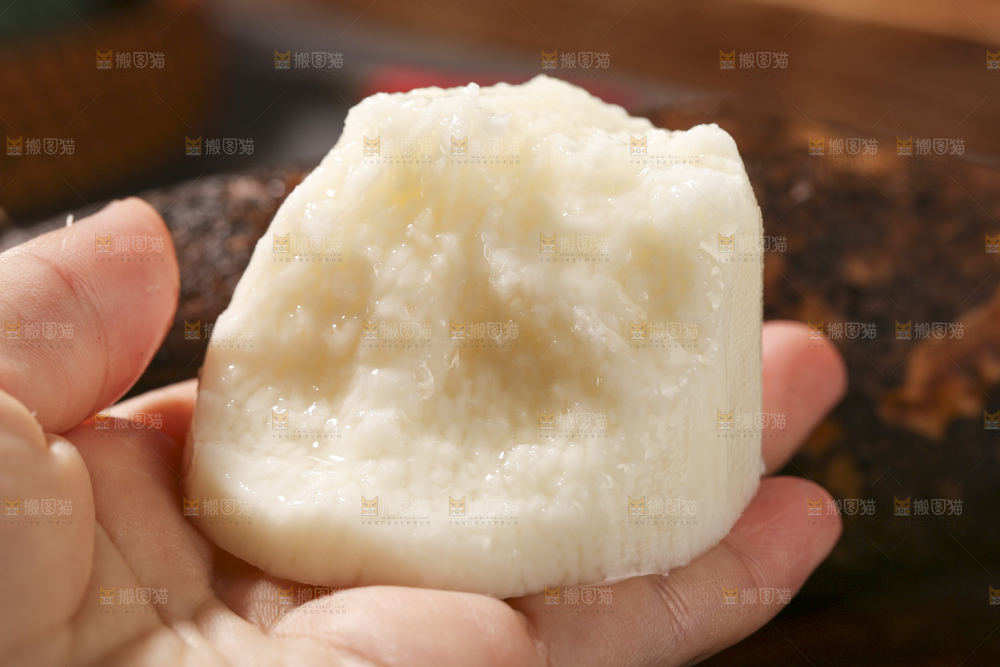 深底上放着灵芝山药