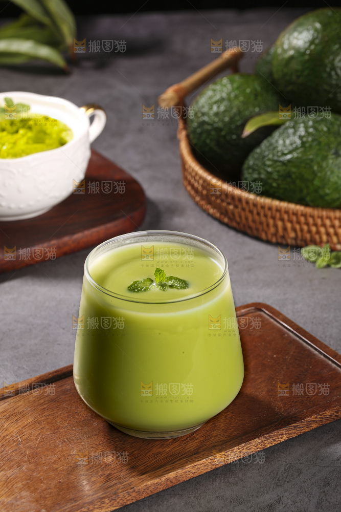 深底上的牛油果
