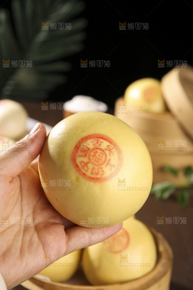 深底上的玉米馒头