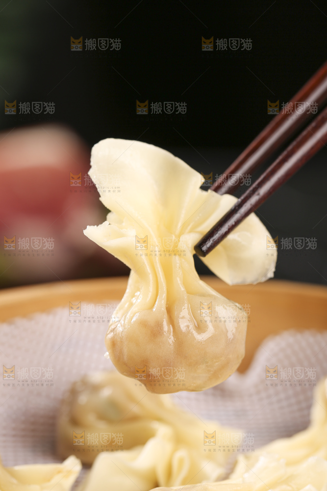 深底上的小金鱼馄饨