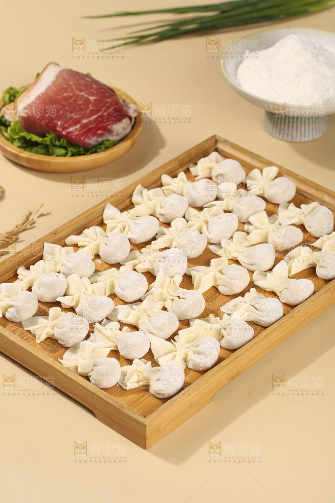 浅底上的小金鱼馄饨