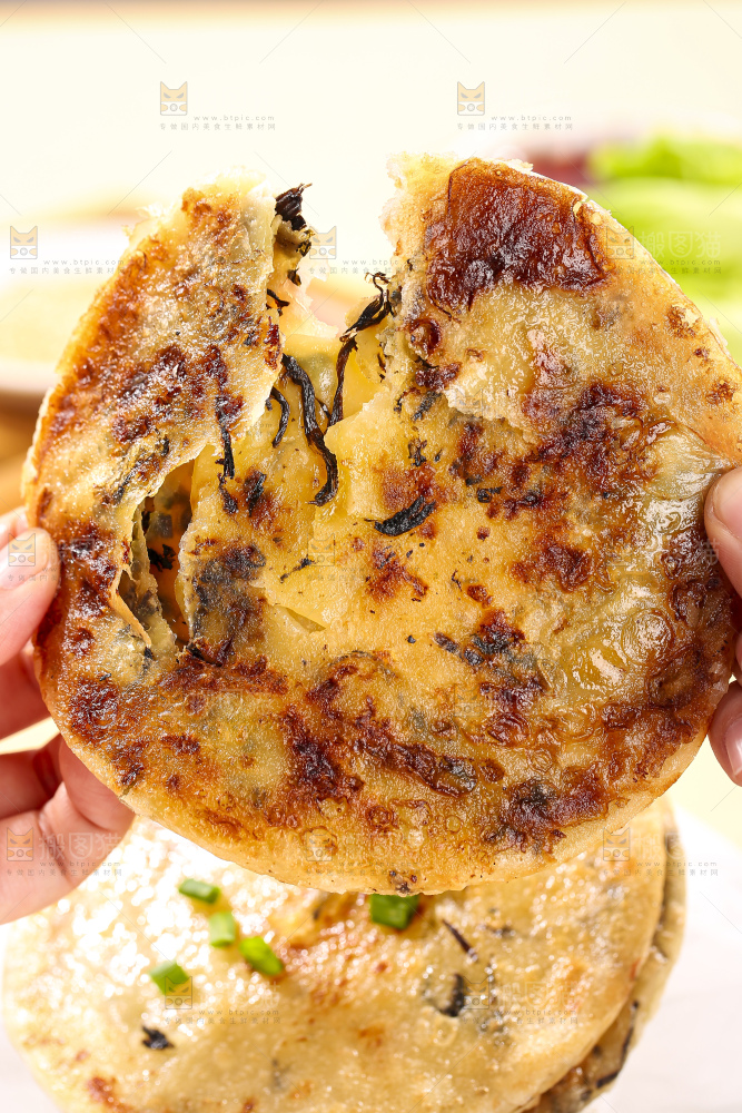 浅底上的梅干菜饼