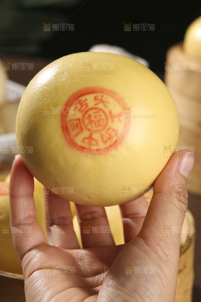 深底上的玉米馒头