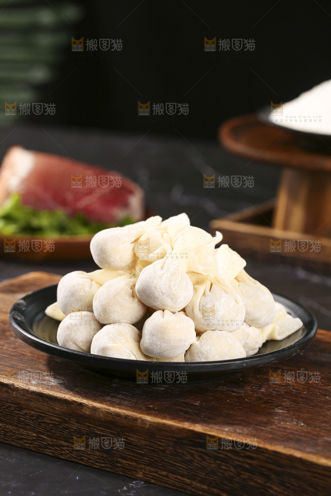 深底上的小金鱼馄饨