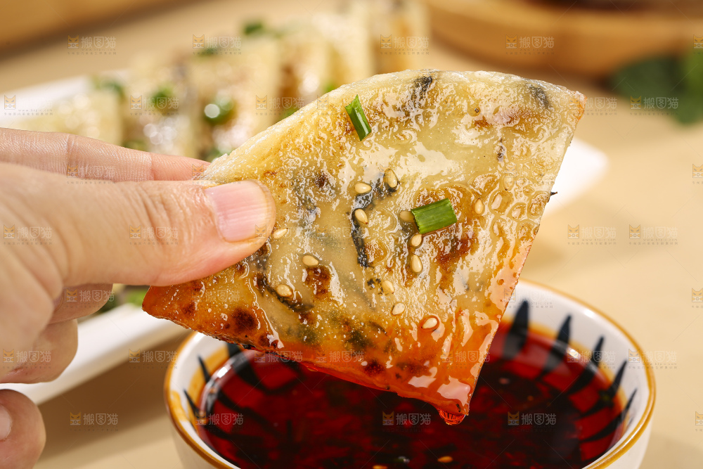 浅底上的梅干菜饼