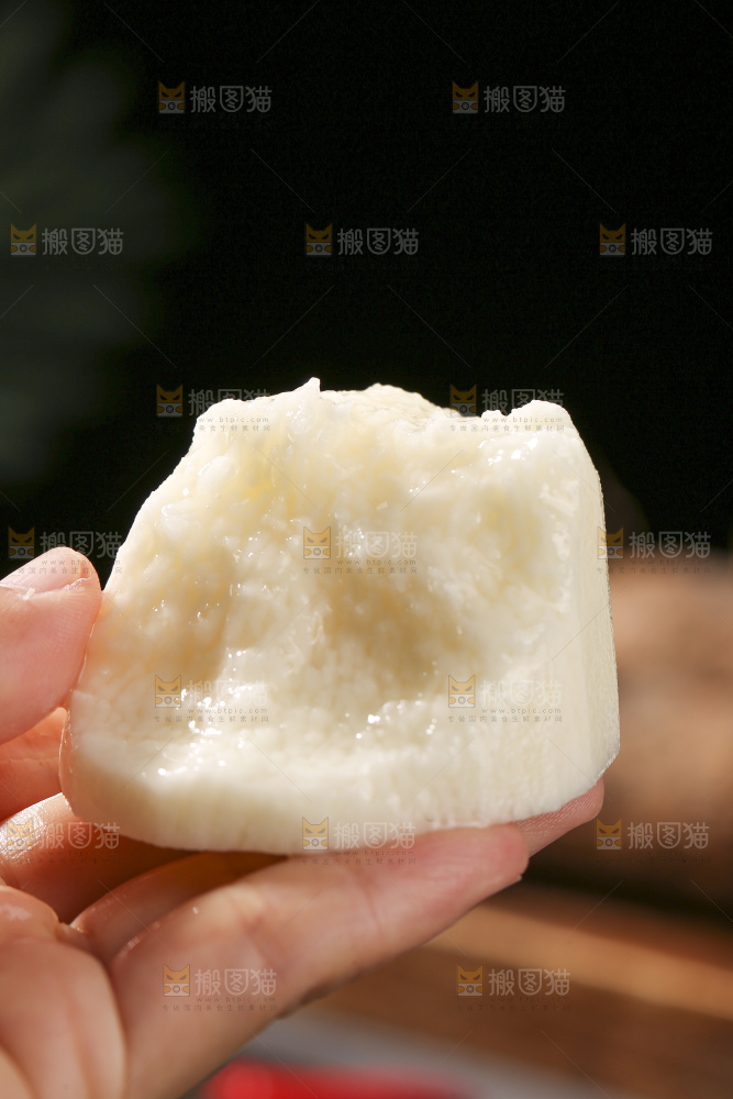 深底上放着灵芝山药