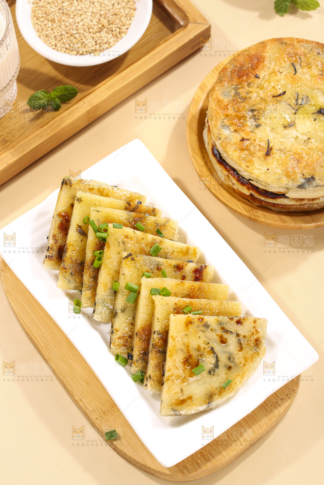 浅底上的梅干菜饼