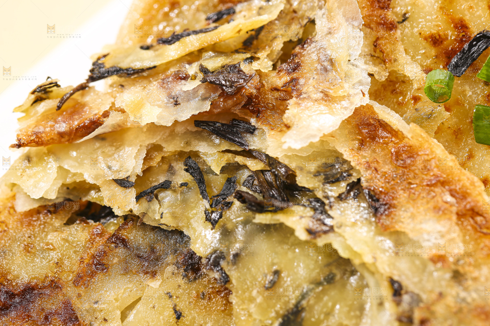 浅底上的梅干菜饼