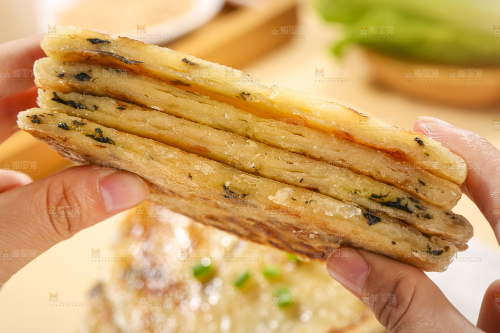 浅底上的梅干菜饼