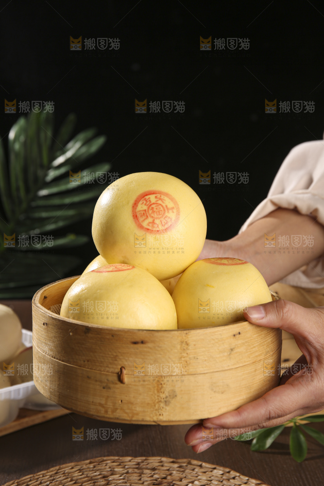 深底上的玉米馒头
