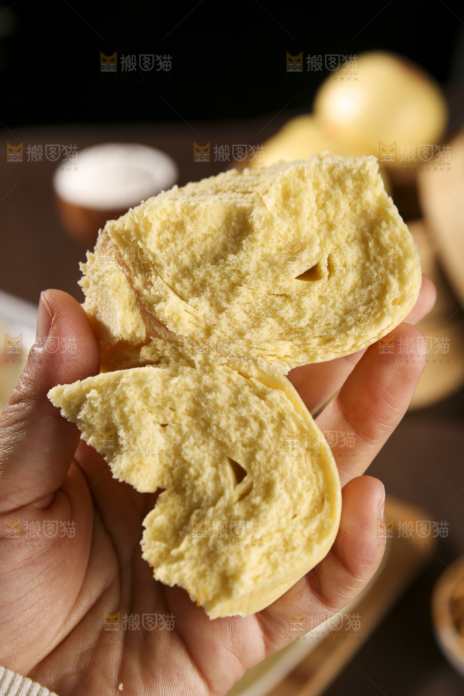 深底上的玉米馒头