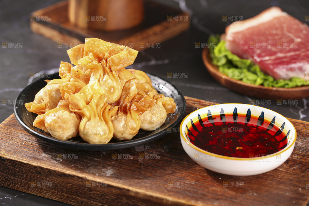 深底上的小金鱼馄饨