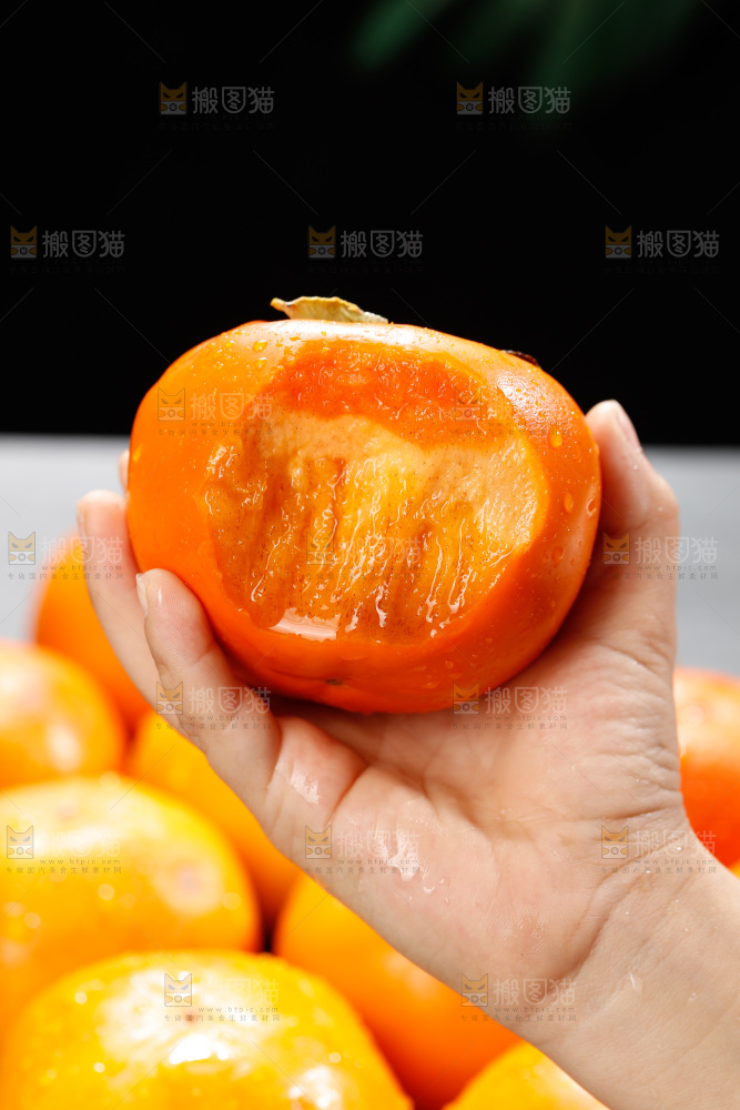 深底上的巧克力脆柿