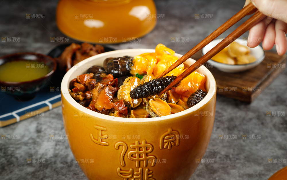 深底上的佛跳墙食材