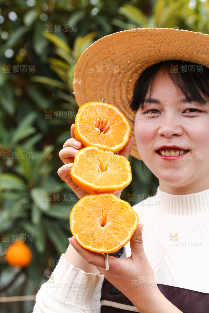 手里拿着丑八怪
