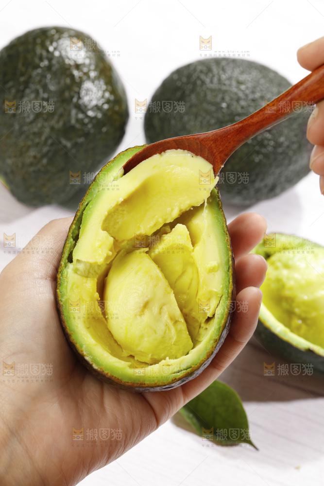 浅底上的巨无霸牛油果