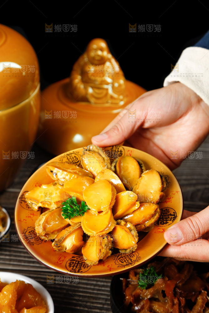 深底上的佛跳墙食材