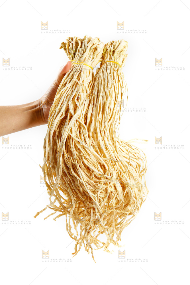 白底上的干萝卜条