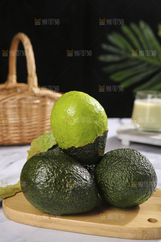 浅底上的巨无霸牛油果
