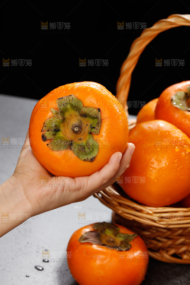 深底上的巧克力脆柿