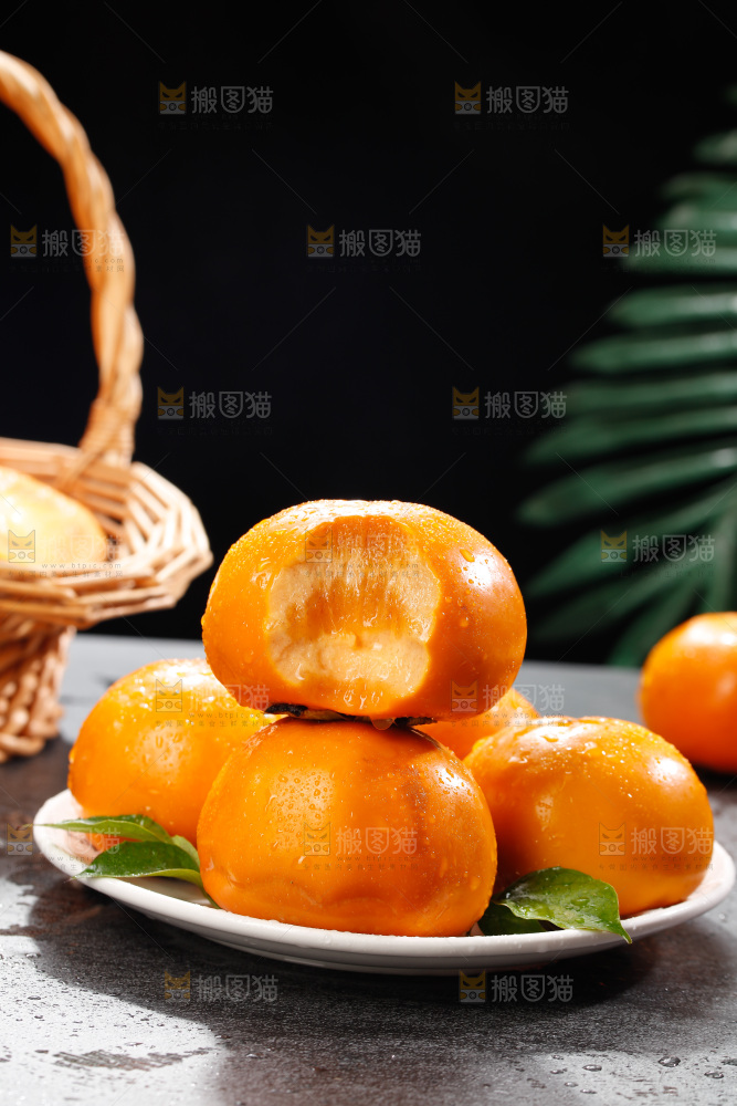 深底上的巧克力脆柿