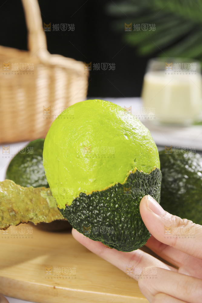 浅底上的巨无霸牛油果