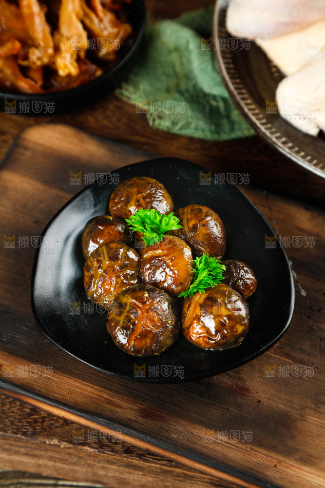 深底上的佛跳墙食材